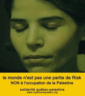 Photo du visage d'une femme penché un peu vers le bas, les yeux
  fermés. « Le monde n'est pas une partie de Risk. Non à l'occupation de
  la Palestine - solidarité Québec-Palestine »